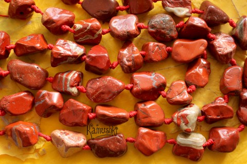 Яшма красная, куски крупные, набор 3 бусины