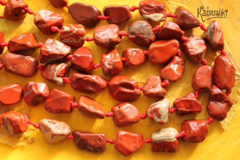 Яшма красная, куски крупные, набор 3 бусины