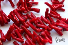 Коралл красный, палочки разной формы, набор 9 бусин Коралл красный, палочки разной формы, набор 9 бусин
