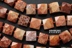Коралл окаменелый терракотовые оттенки, квадрат гранёный 18 мм, набор 3 бусины Коралл окаменелый терракотовые оттенки, квадрат гранёный 18 мм, набор 3 бусины