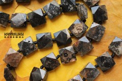 Коралл окаменелый темный, квадрат гранёный 18 мм, набор 3 бусины