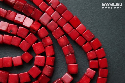 Коралл красный, кубик 7-9 мм, набор 9 см