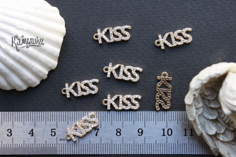 Подвеска "KISS", с фианитами, 7х18 мм, №2203-0920, 1 шт