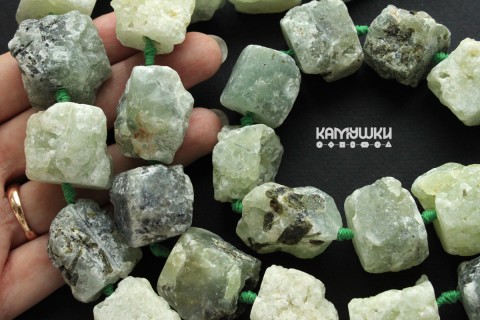 Пренит, куски необработанные,  крупные, набор 5 бусин