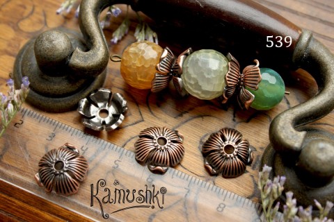 Шапочка крупная, "цветочек" №539