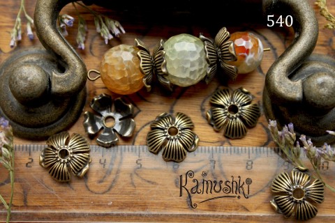 Шапочка крупная, "цветочек" №540