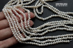 Жемчуг белый "разный", бисер, овал 3,5х4 мм, набор 8,5 см Жемчуг белый "разный", бисер, овал 3,5х4 мм, набор 8,5 см