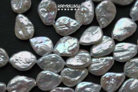Жемчуг белый, барочный, плоская капля, 14х19 мм, набор 4 бусины